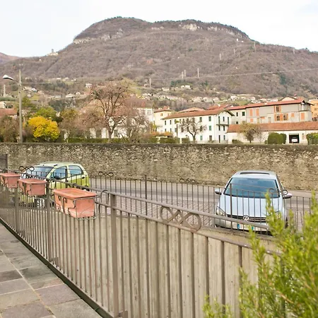 דירה Confortevole Vicino Ospedale Moriggia- Giardino, Wi-fi E Parcheggio גראבדונה